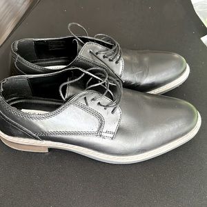 Steve Madden black dress shoe